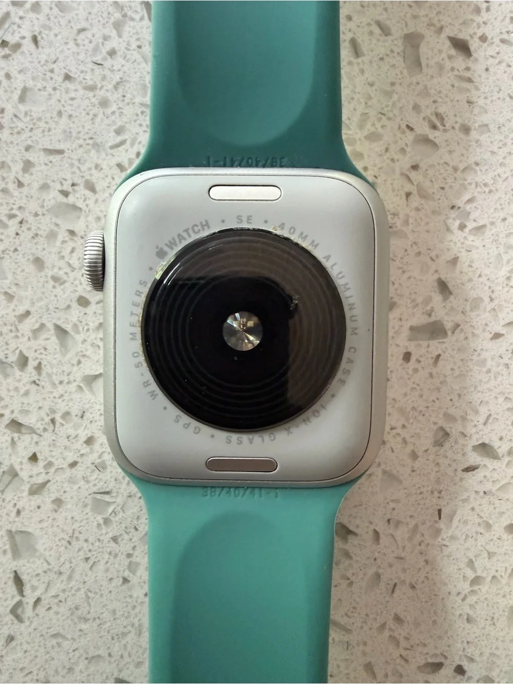 Apple Watch SE 40mm with charger